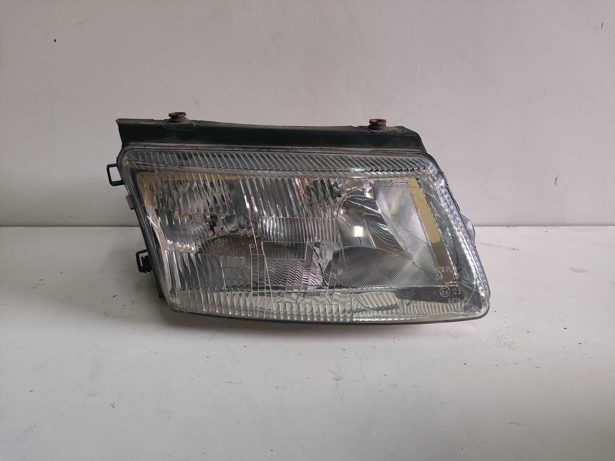 Lampa Prawy Przód Vw Passat B5 ! ! !