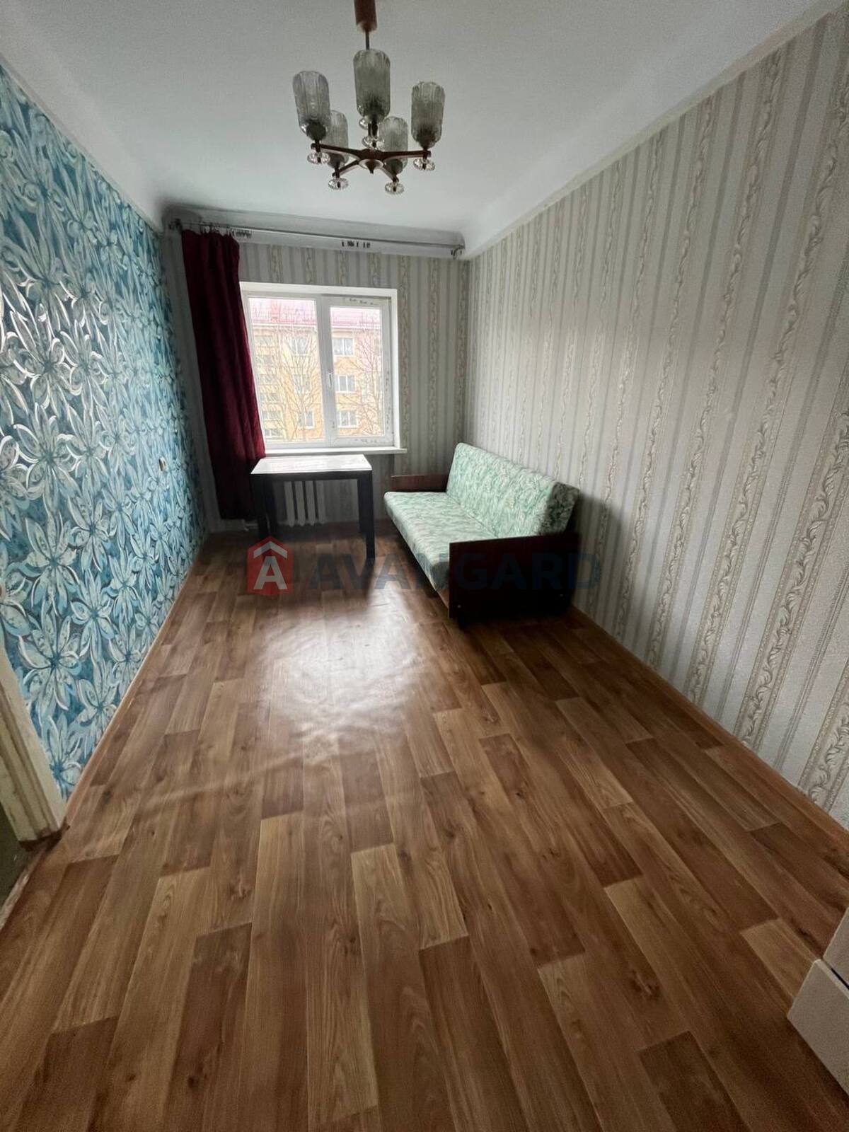 3-х кімнатна квартира по вулиці Чумаченко, середній поверх
