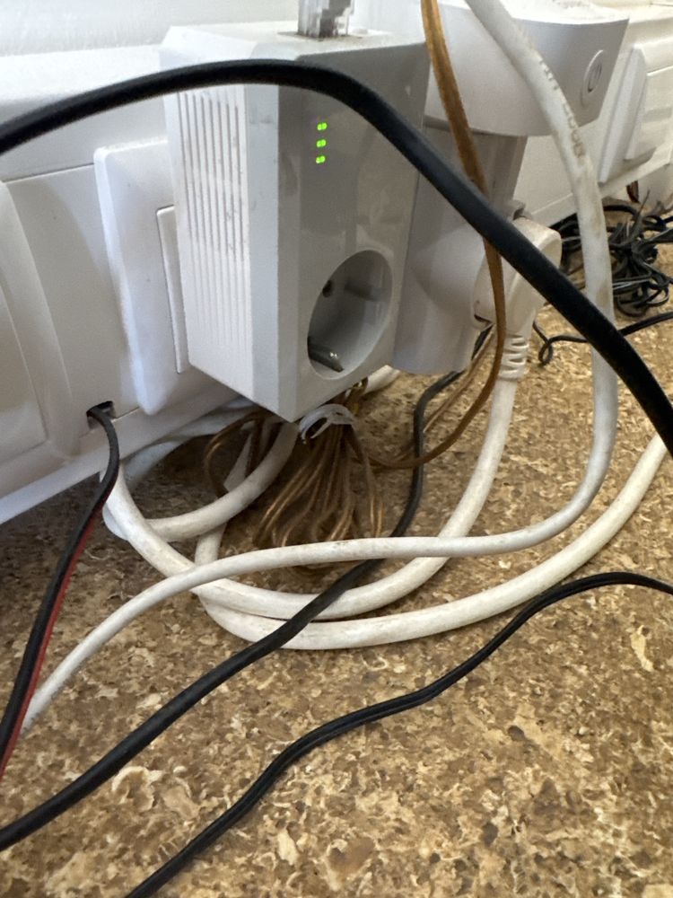 Powerline TPLINK AV 600 na caixa e cabo