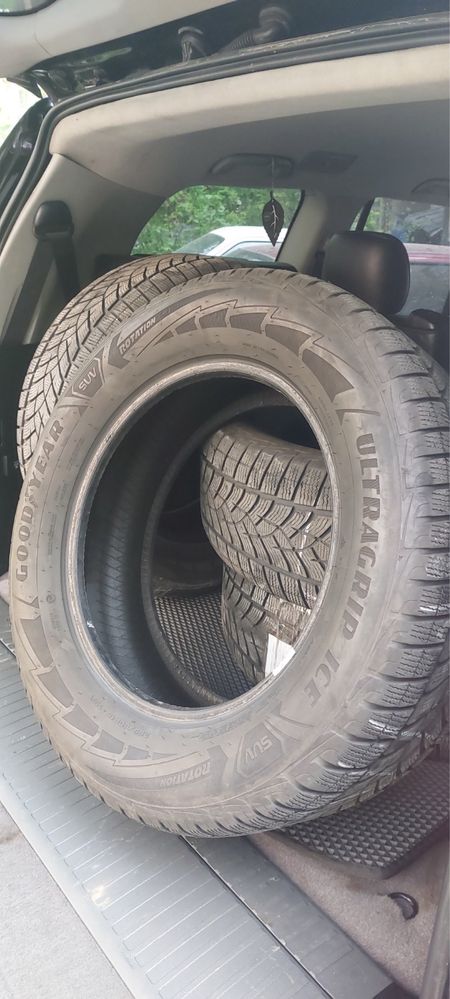 Зимова гума goodyear 265/60/R18