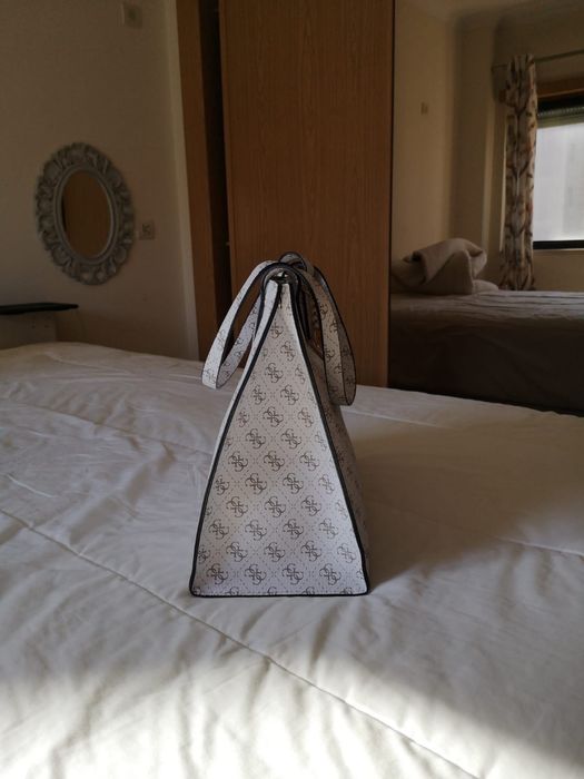 Mala de ombro GUESS Monograma