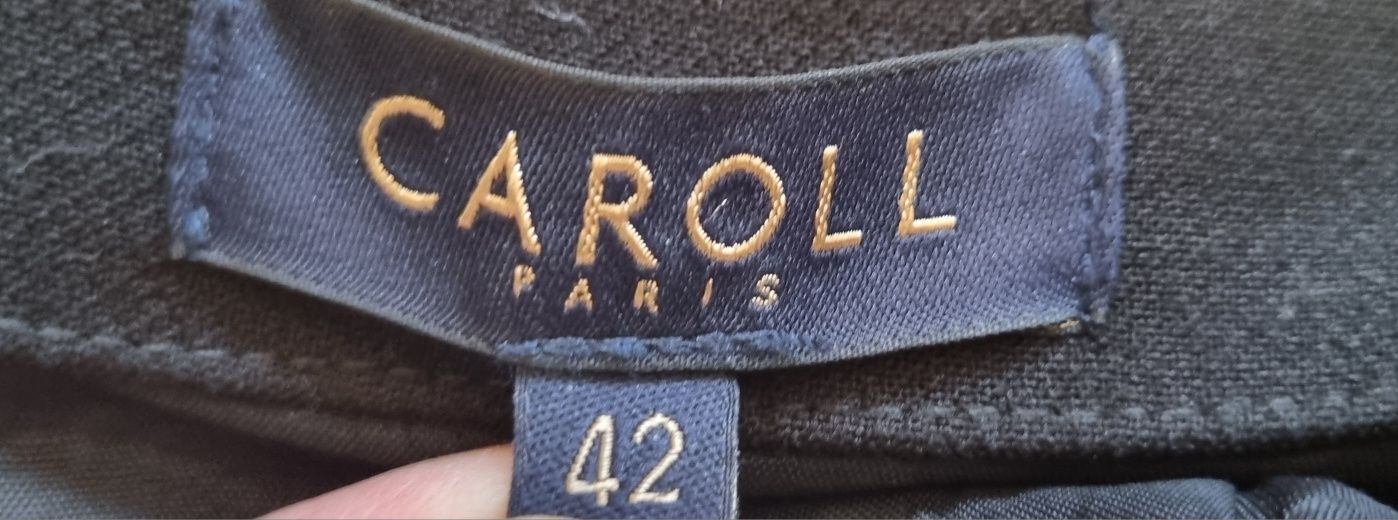 Saia preta da Caroll