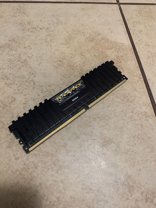 Оперативна память corsair