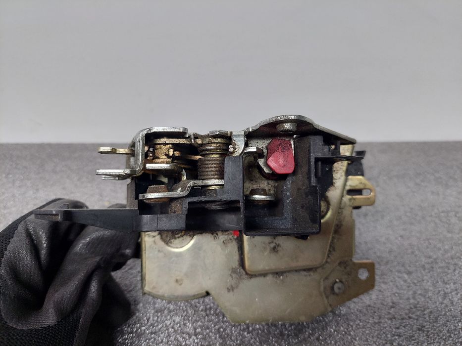 Fechadura / fecho porta trás esquerdo BMW 3 (E36)