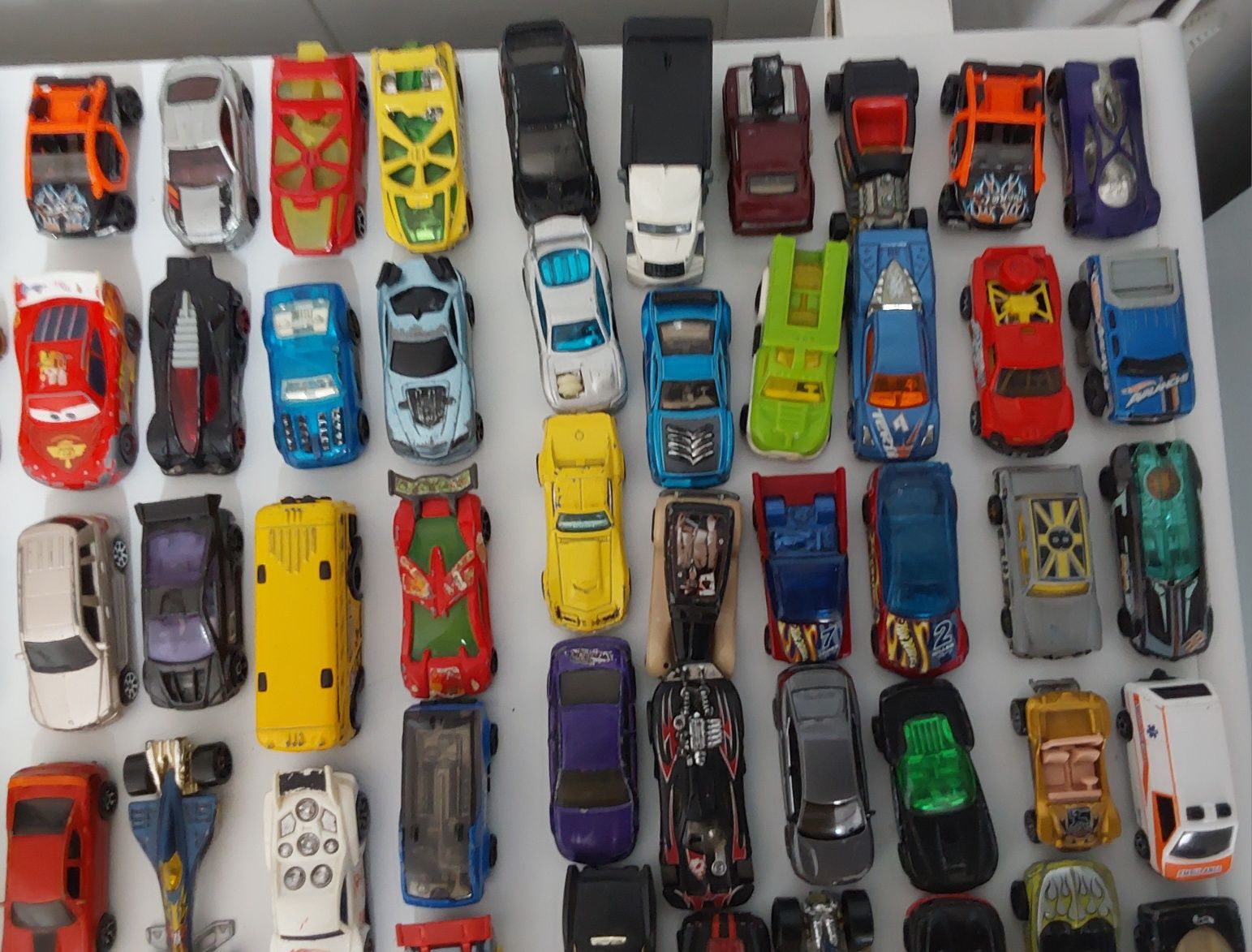 CARROS E MOTAS COLEÇÃO MINIATURAS.Casa,Criança,Colecionar,Sala,Quarto.