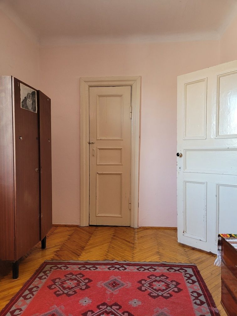 Продам 2 км.кв.в самому серці міста по вул.Незалежності (гот.Надія)