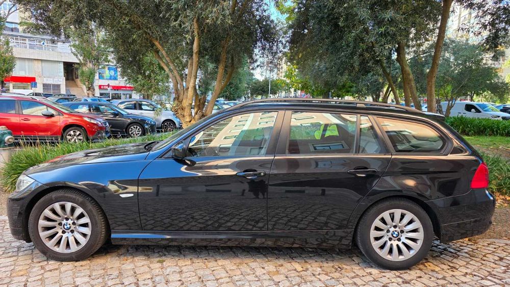 BMW 320I Touring 2009 Petrol