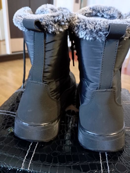 Жіночі чоботи 41 розмір, по устілки 27 см.