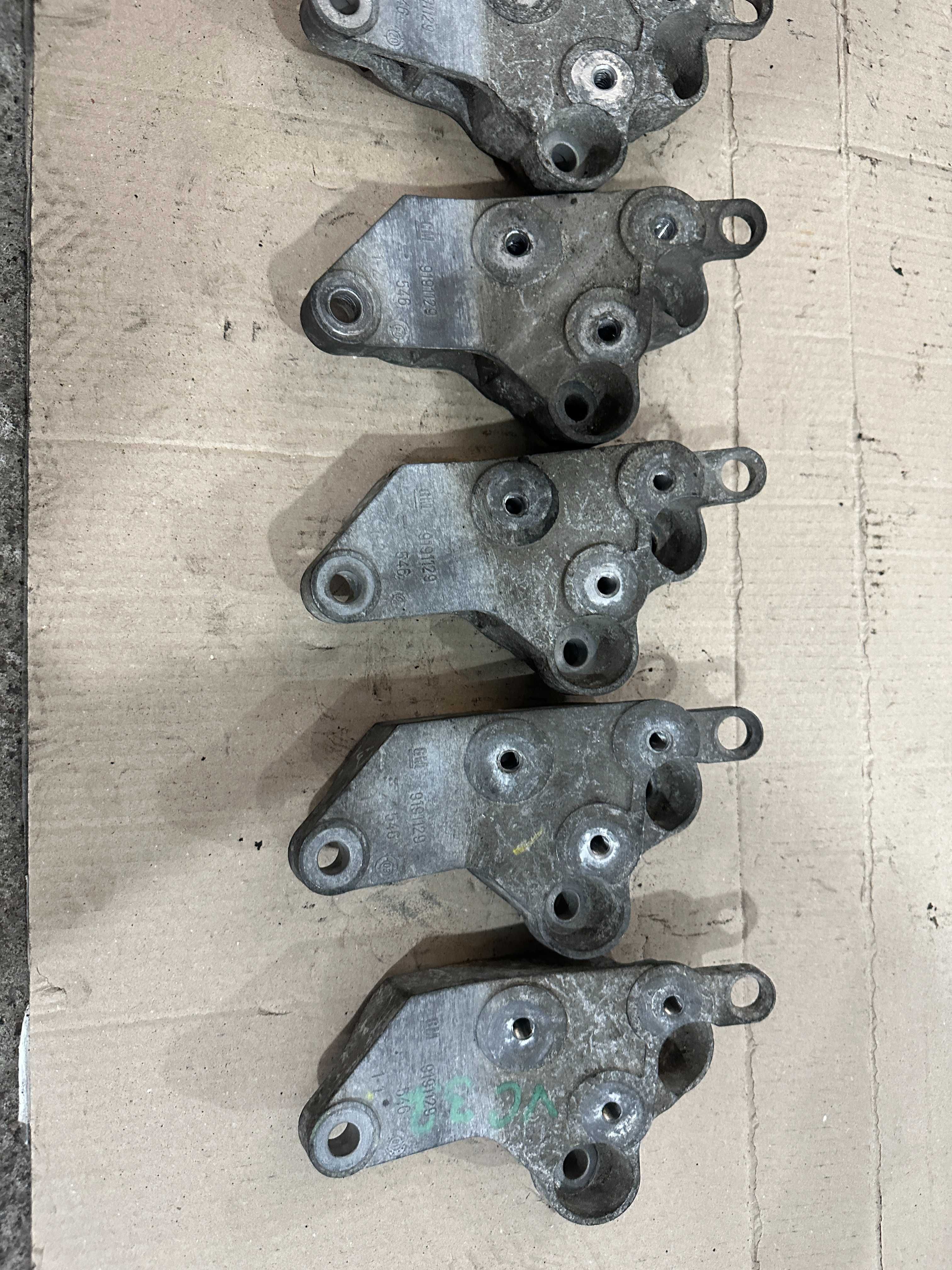 Кронштейн коробки кпп opel vectra c 2.2 tdi  9191129