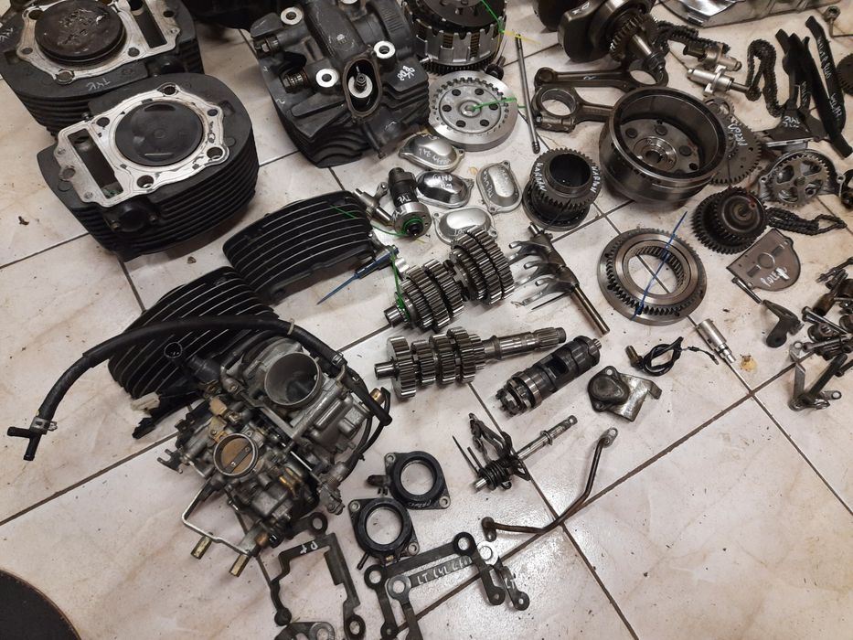 Yamaha XVS 1100 drag star silnik części cylinder głowica kapa skrzynia