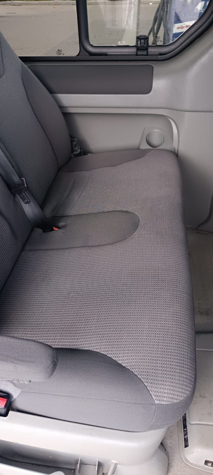 Wynajem bus 9 osobowy Vivaro  - bez limitu km, bez kierowcy, winiety