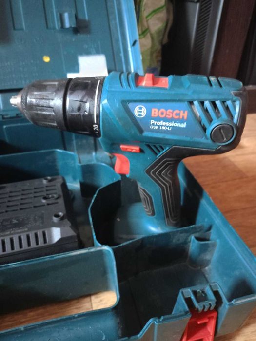Шуруповерт дрель BOSCH