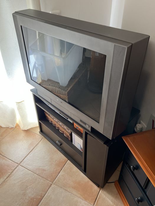 TV Sony + móvel de oferta