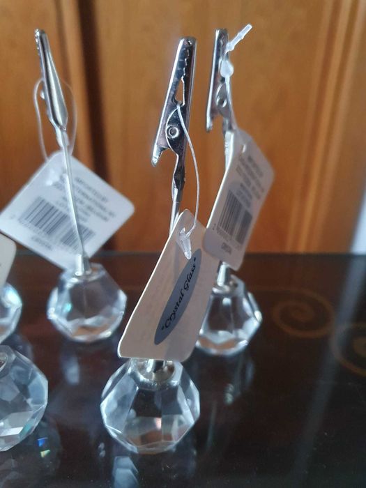 Oito (8) marcadores de lugar