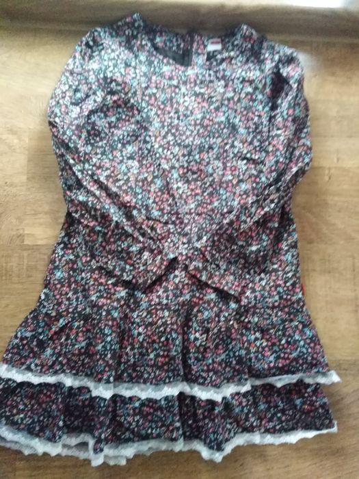 sukienka boho falbanki długi rękaw