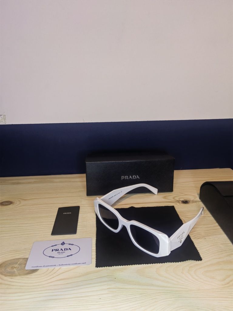 Prada okulary przeciwsłoneczne unisex białe