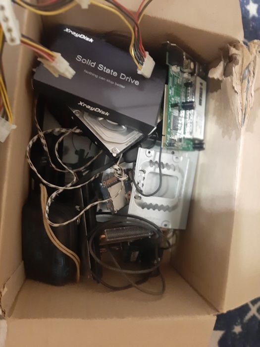 Продам все лотом компютерна техніка та проста