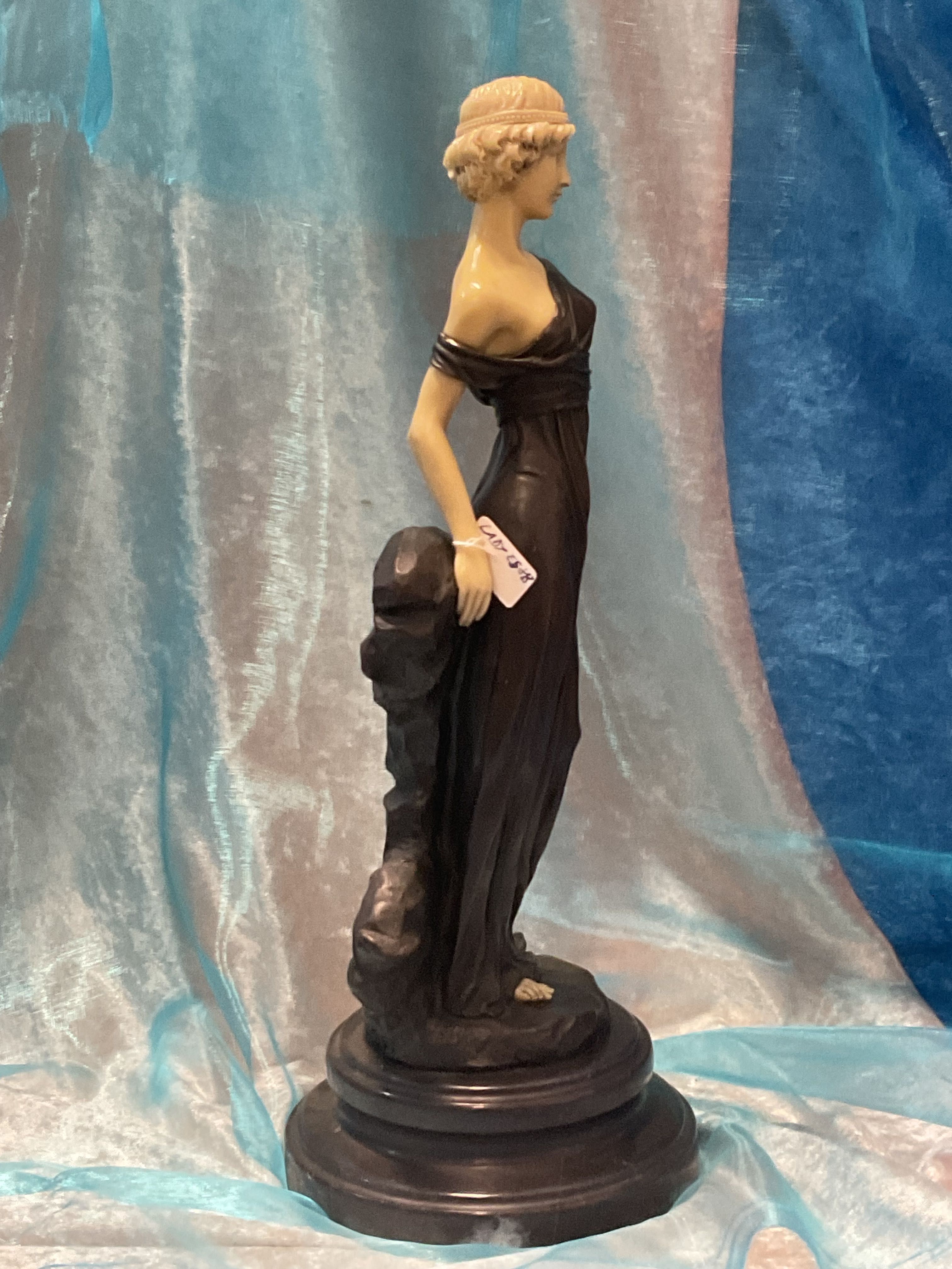 Escultura lady bronze 37 cm