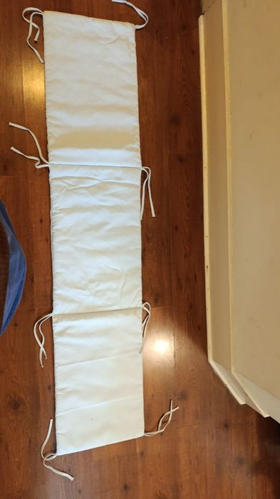 Kit de protetores, rolinhos e travesseiro para berço