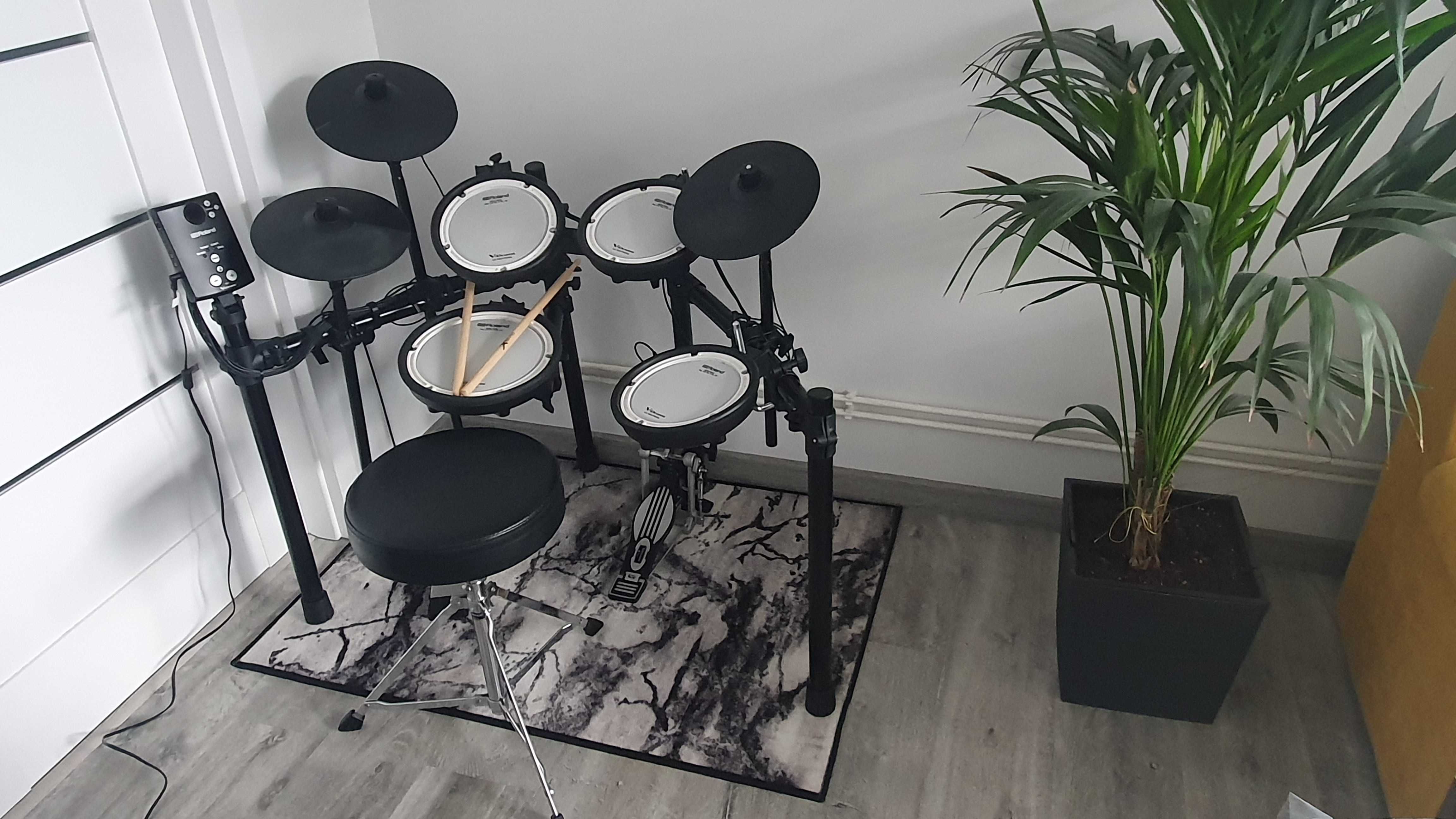 Perkusja elektroniczna Roland TD-1DMK + stołek perkusyjny + dywan