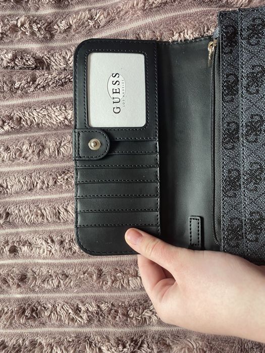 Оригинальная клач-сумка от Guess