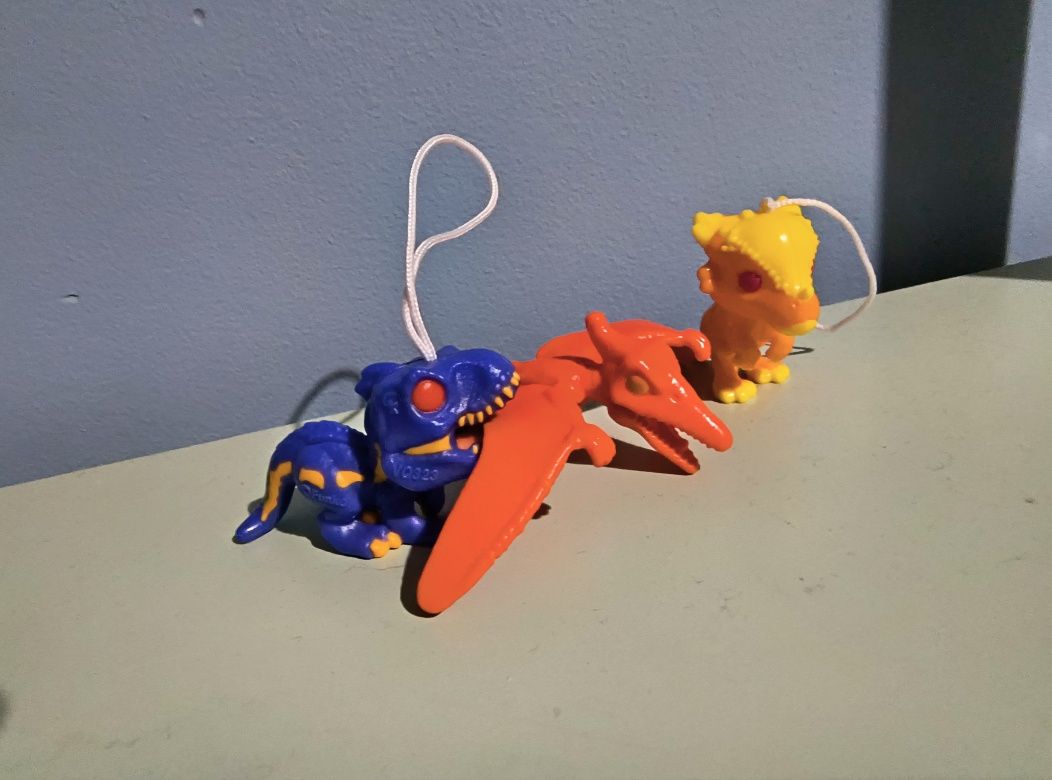 3 figurki z Kinder Joy
