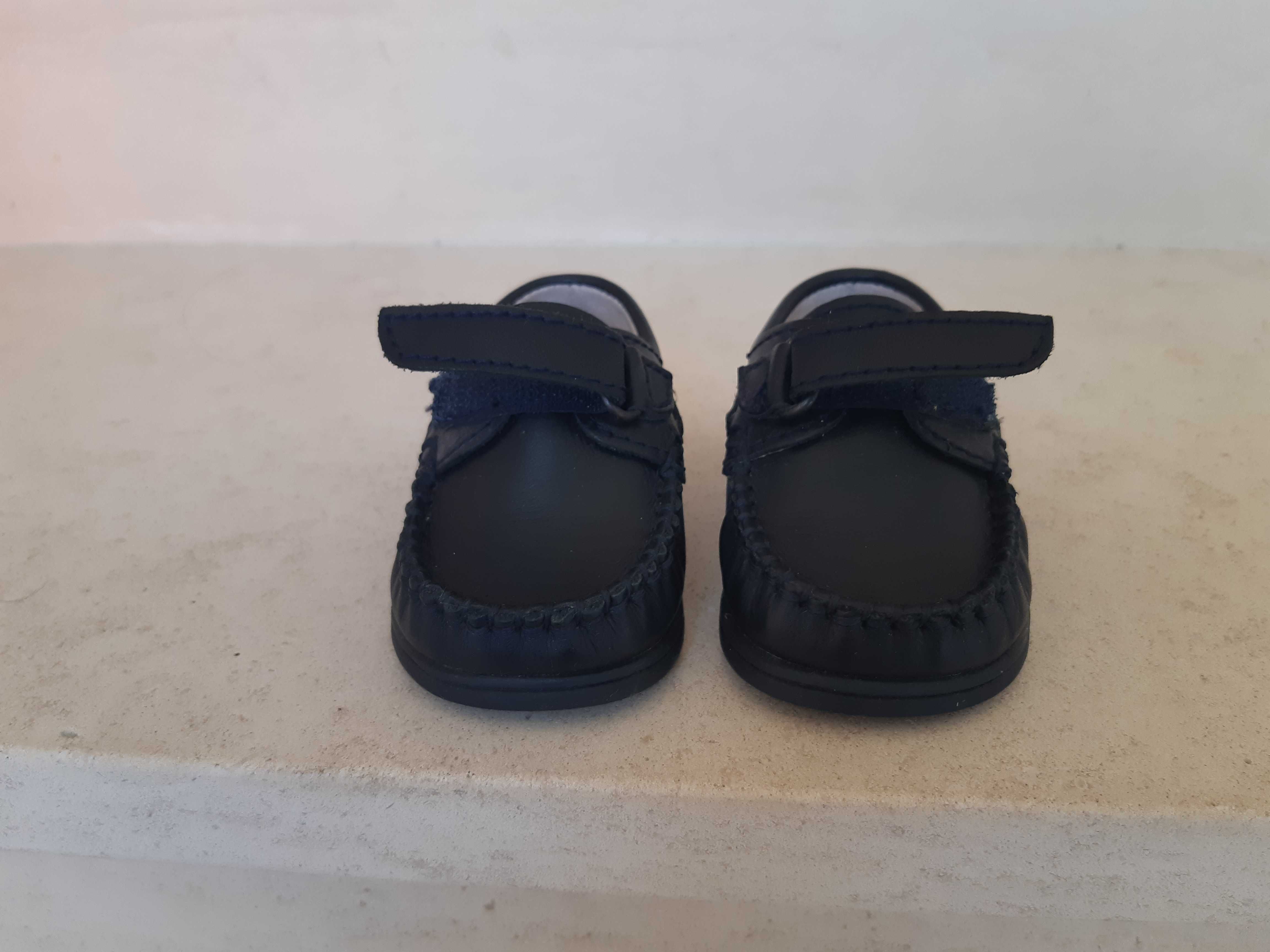 Sapatos clássicos para bebé tipo Mocassin