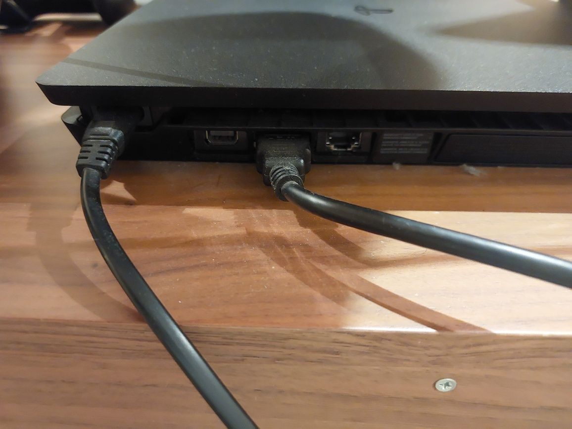 Ps4 slim 1TB com comando