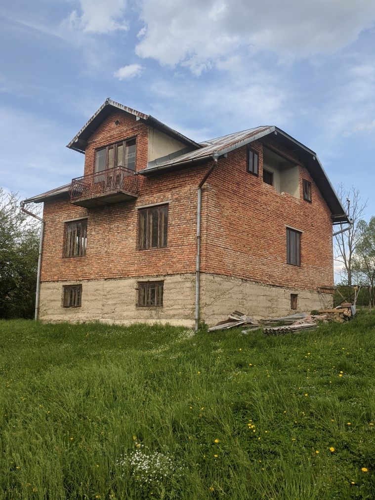 Продається будинок в с. Баня-Лисовицька ( 2 км до м. Моршин).