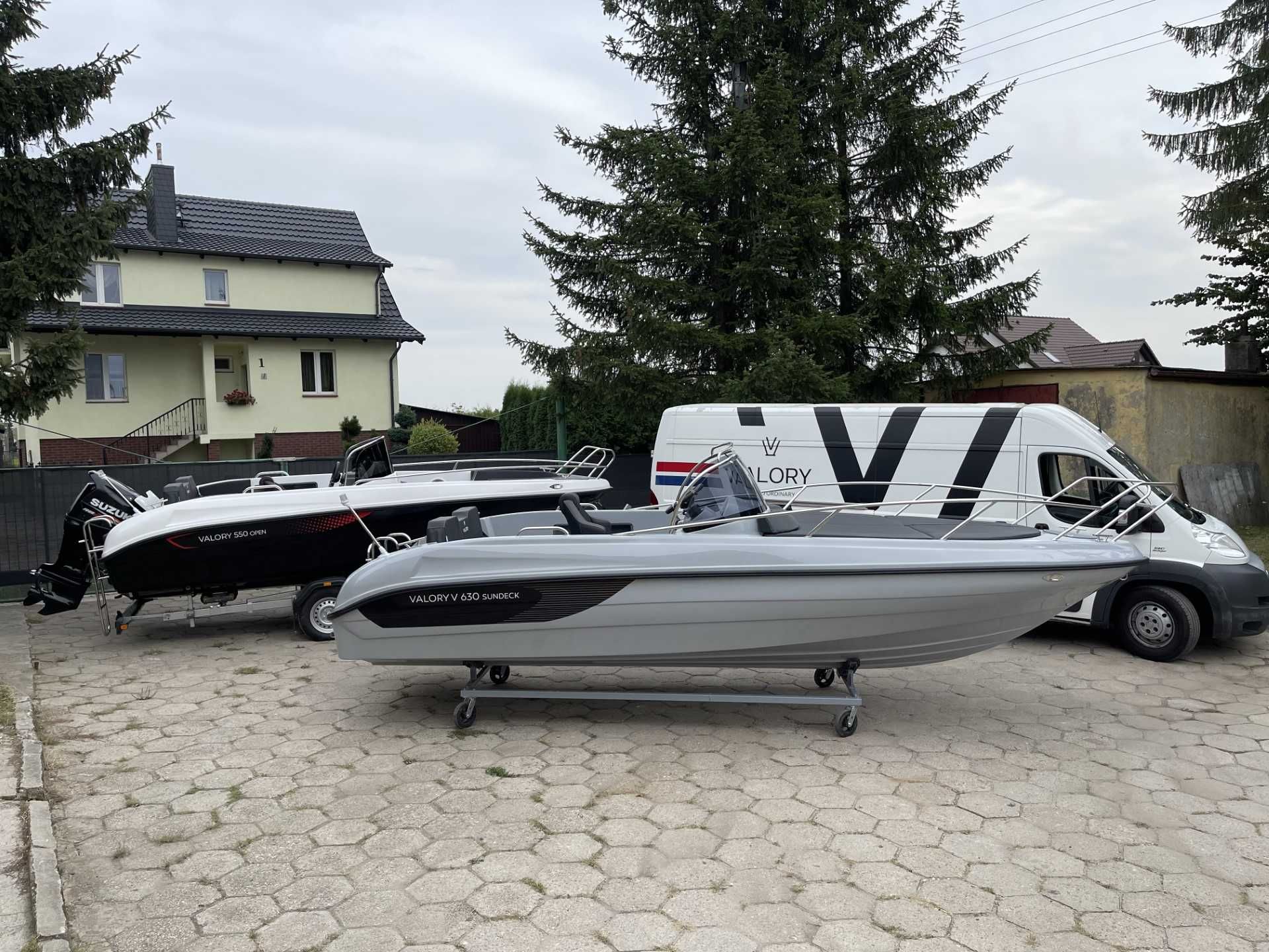 Łódź motorowa VALORY 630 Sundeck BARTBOATS