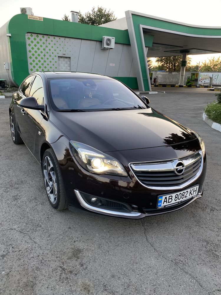Opel Insignia 2.0d AT(170 к.с.)4*4 cosmo