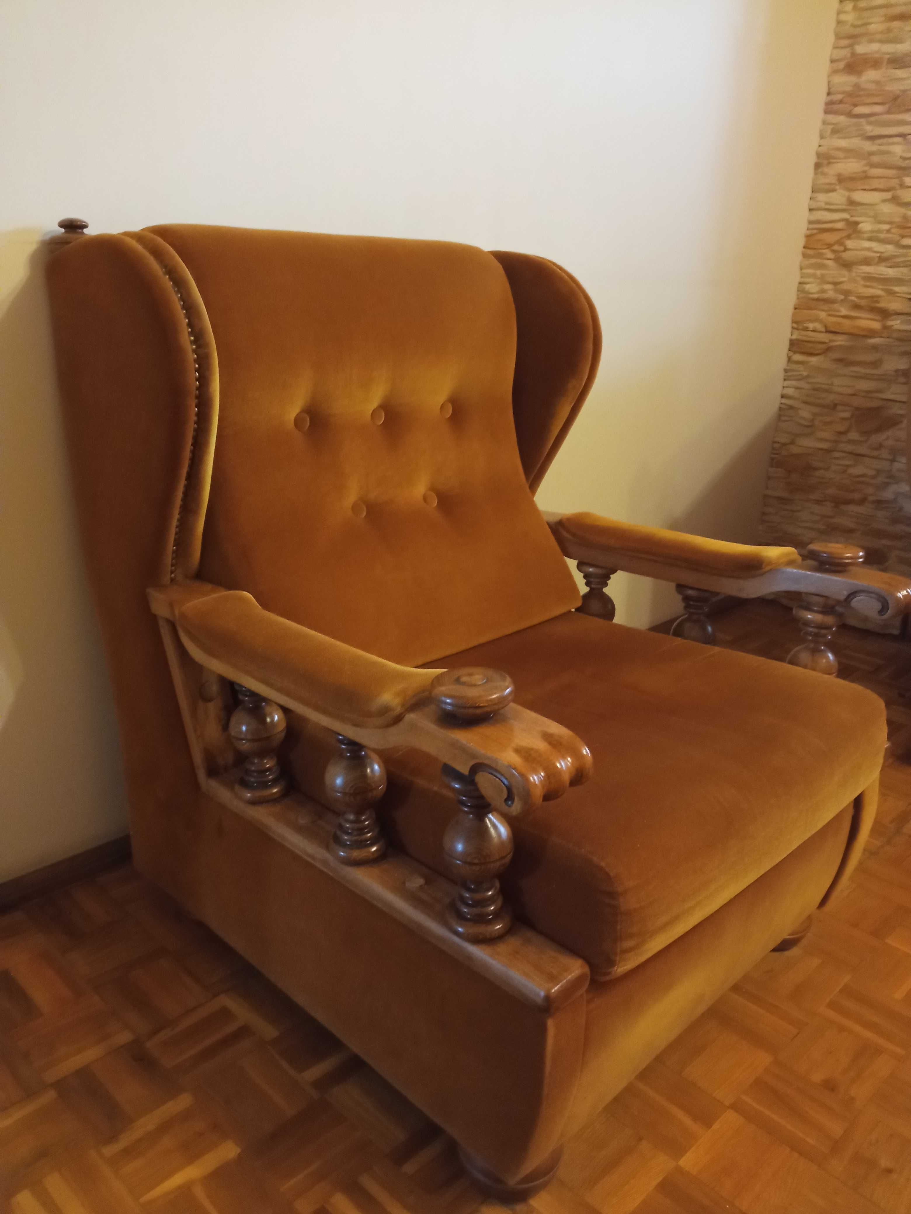 Fotel uszak stylizowany