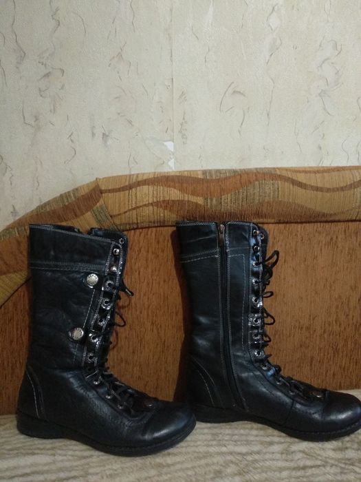 Взуття жіноче , зимове : 38 р. ; 40 р..
