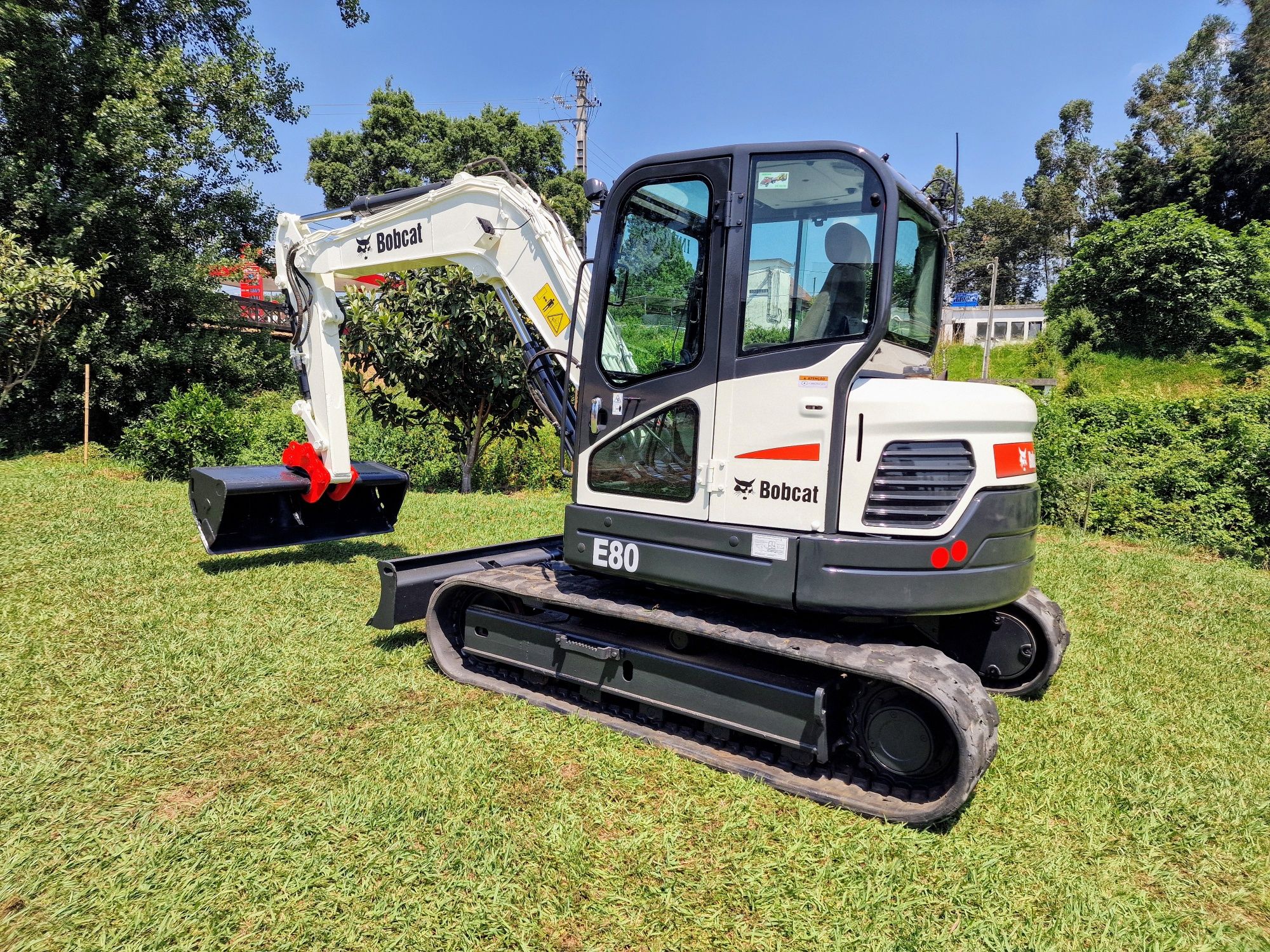 Mini escavadora bobcat 8 tn