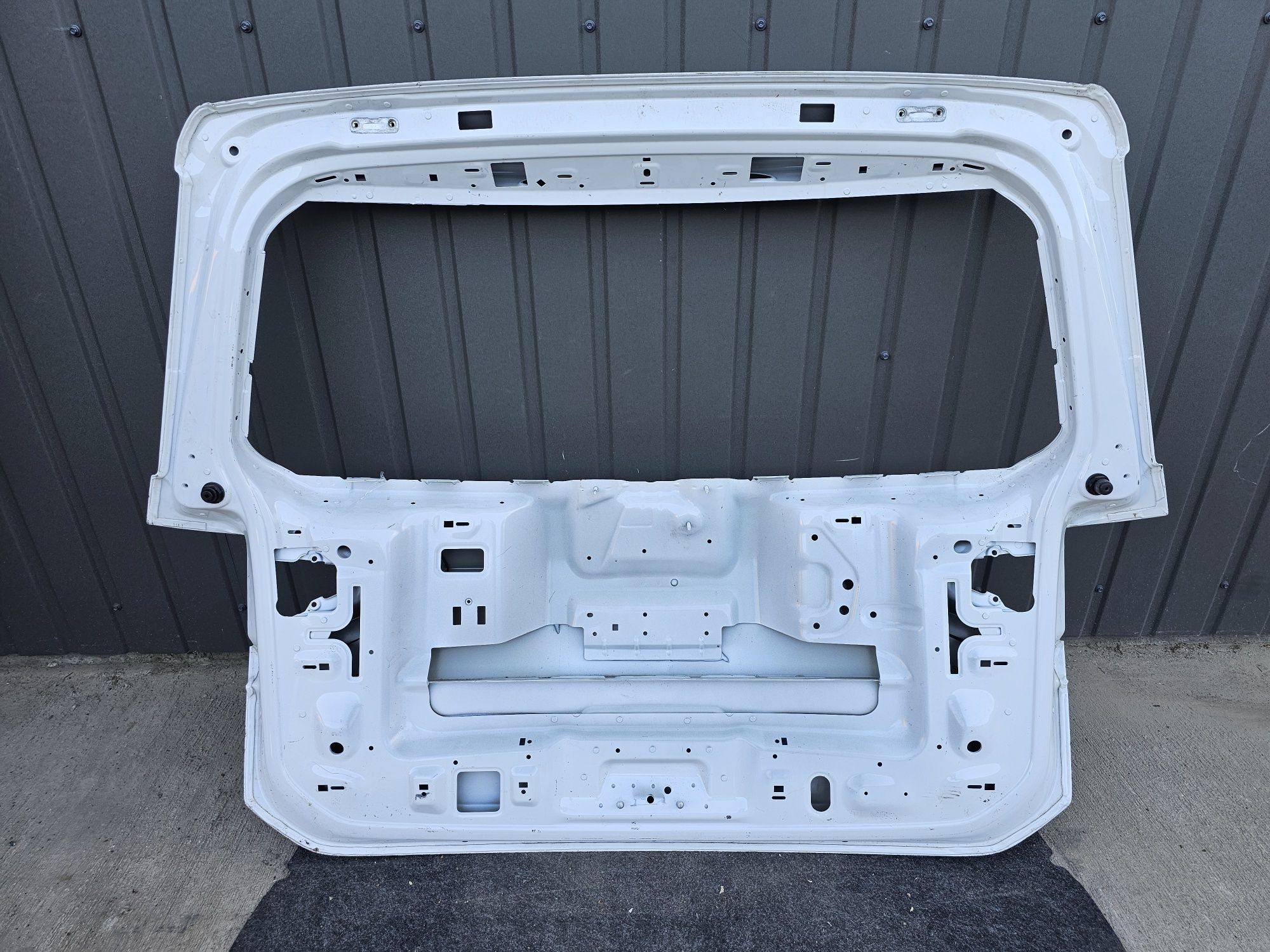 Ляда Крышка багажника Кляпа VW Touran 5TA827445 Тоуран 2019 2021