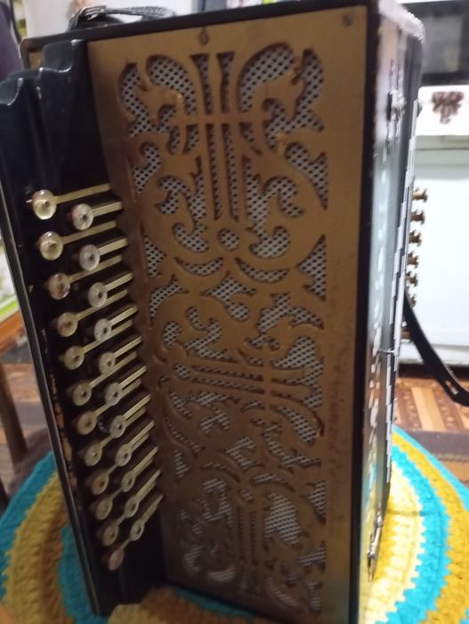 Продам срочно гармошка гармонь
