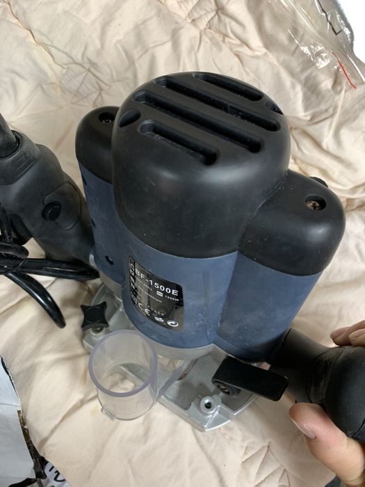 Ручний фрезер по дереву Craft CBF – 1500E цанга на 6 і 8мм