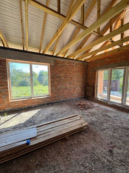 Продаж сучасного будинку поруч з озером. Район (Лезневе)