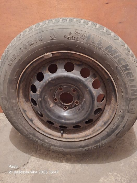 Felgi stalowe z oponami zimowymi