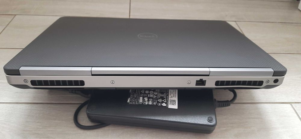 Dell 7720 IPS Xeon-1505m v6 16 Gb SSD+HDD Nvidia p4000 8Gb, бат 5 год