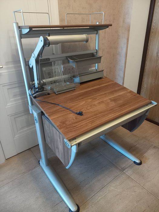 Письменный стол. Рабочий,универсал.