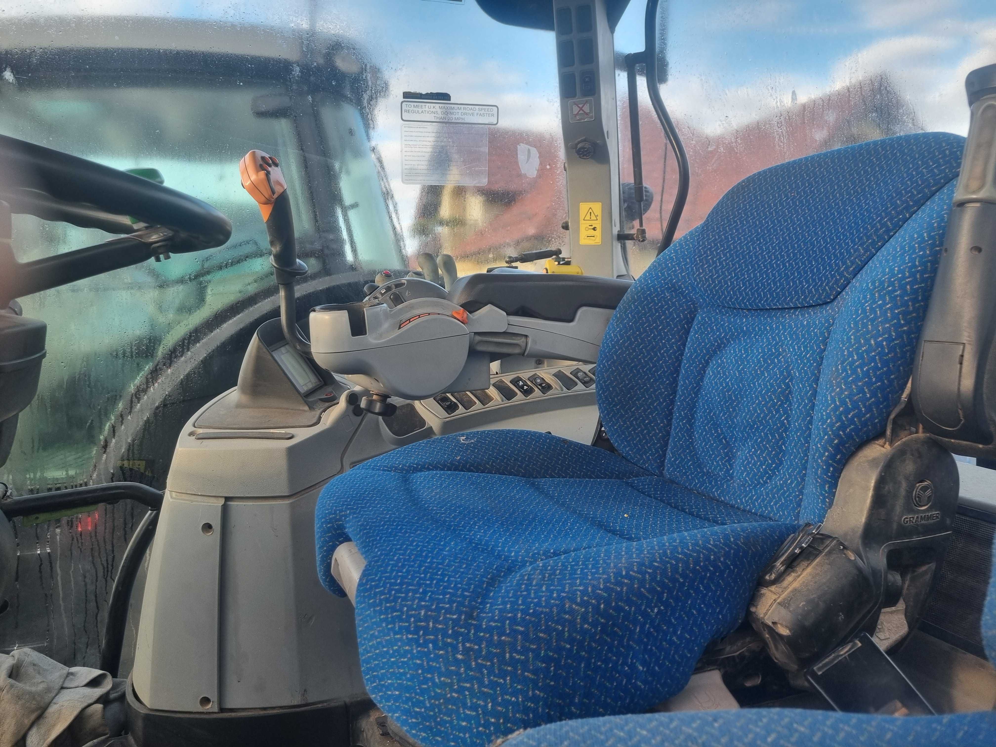 Ciągnik New Holland T7.200 z womem i tuzem