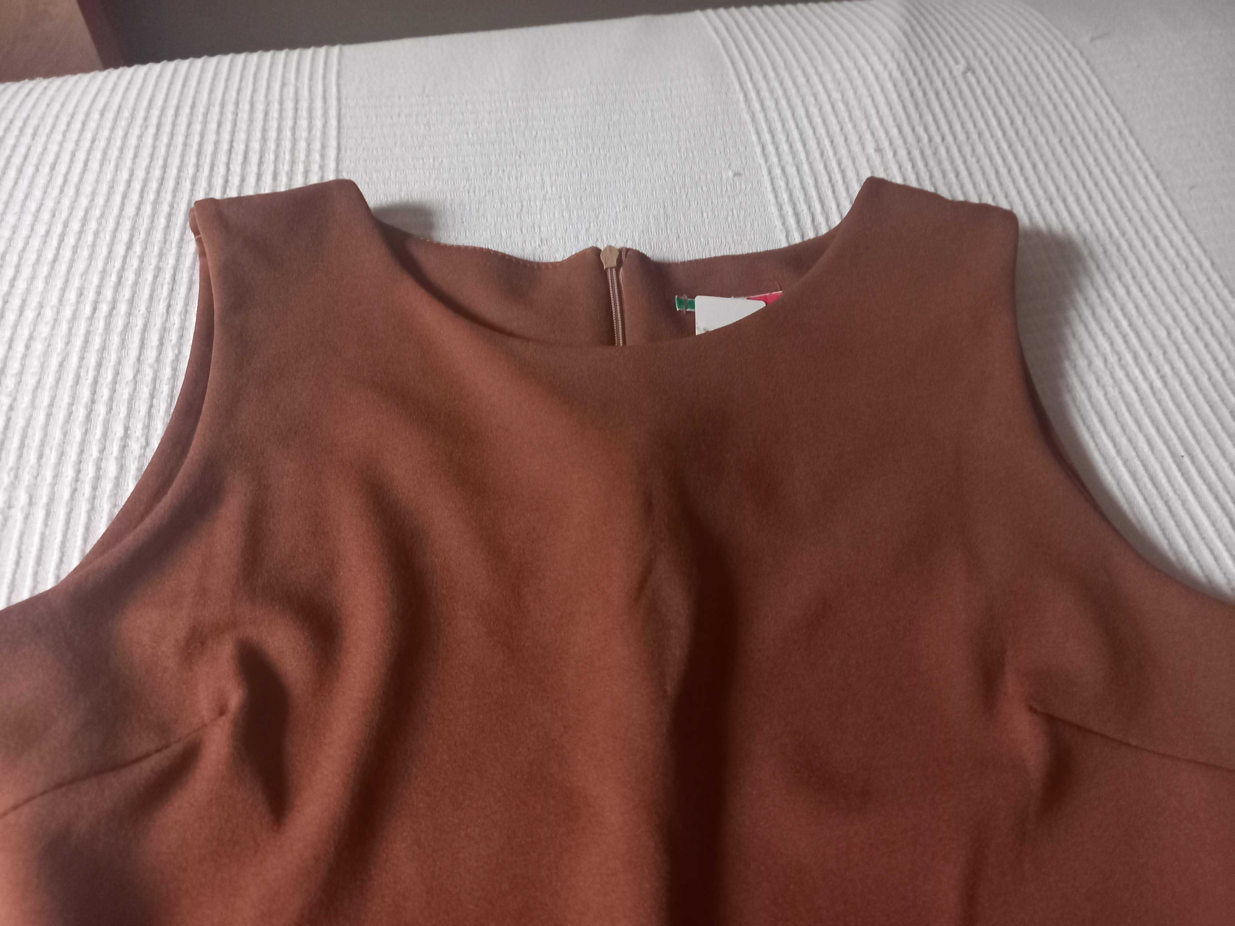 Vestido vintage, castanho, plissado, Tam 38 (Portes incluídos)