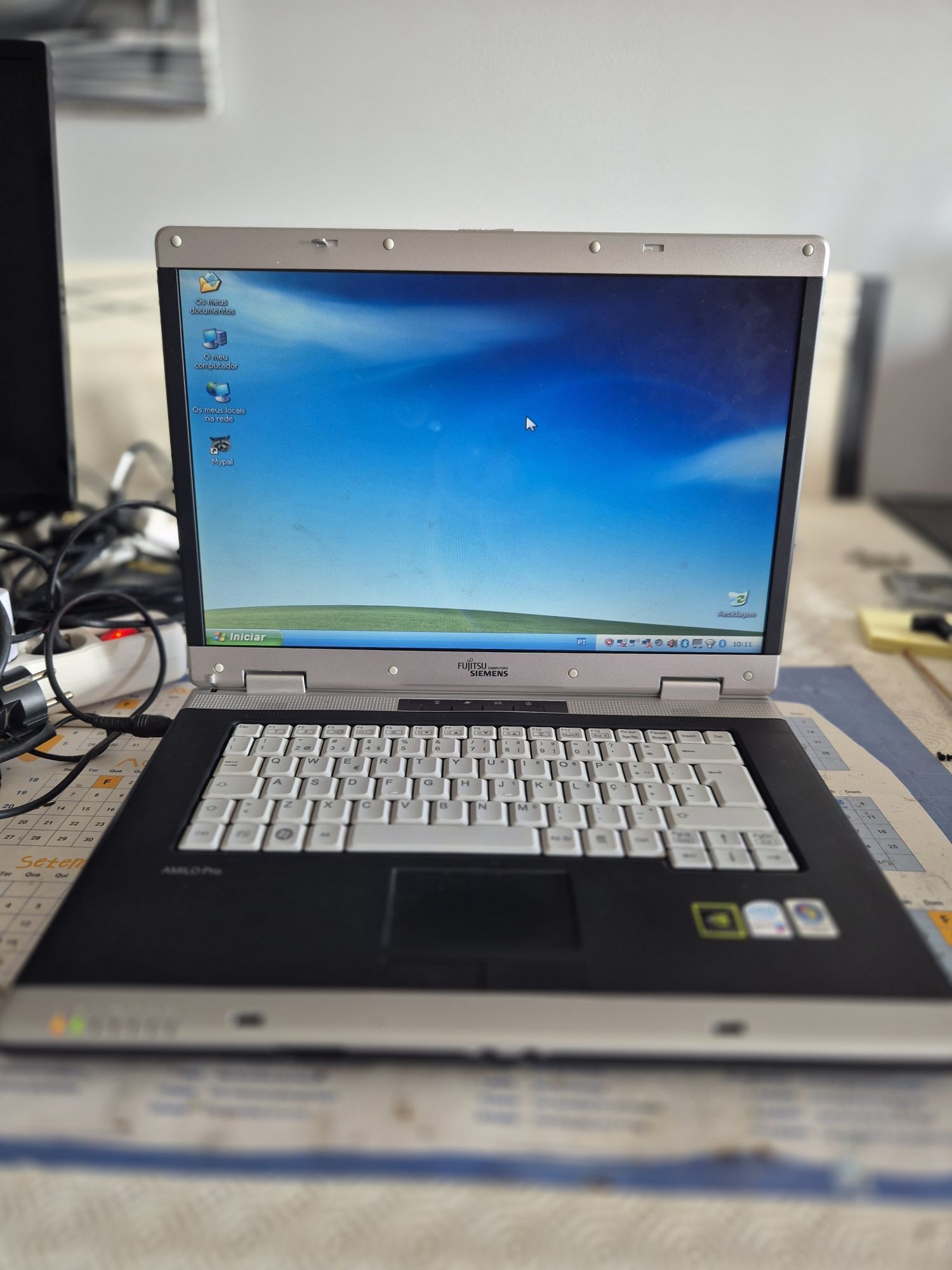 Portátil Fujitsu V3545 Windows XP
