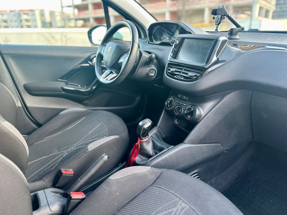 Peugeot 208 1.2 VTi Active c/ 117.000 km (só um dono)