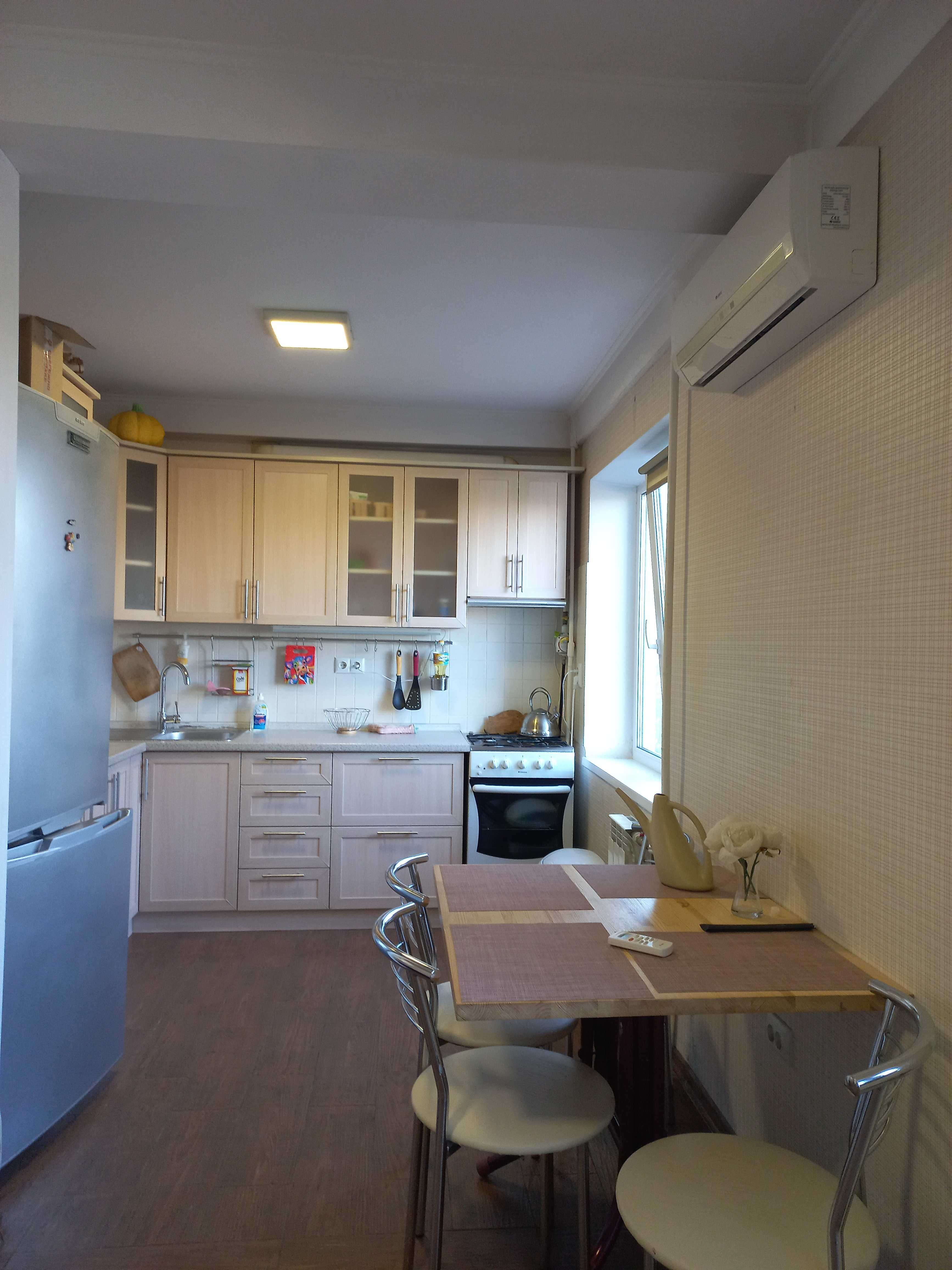 Аренда 3 ком,Лесной, Ореста Левицкого 13 (Курчатова),метро Лисовая
