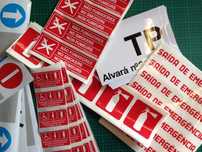Sinaléctica interior autocolante para autocarros e camiões