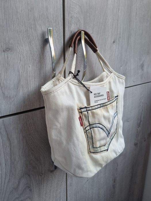 Levis Стильна невелика сумочка