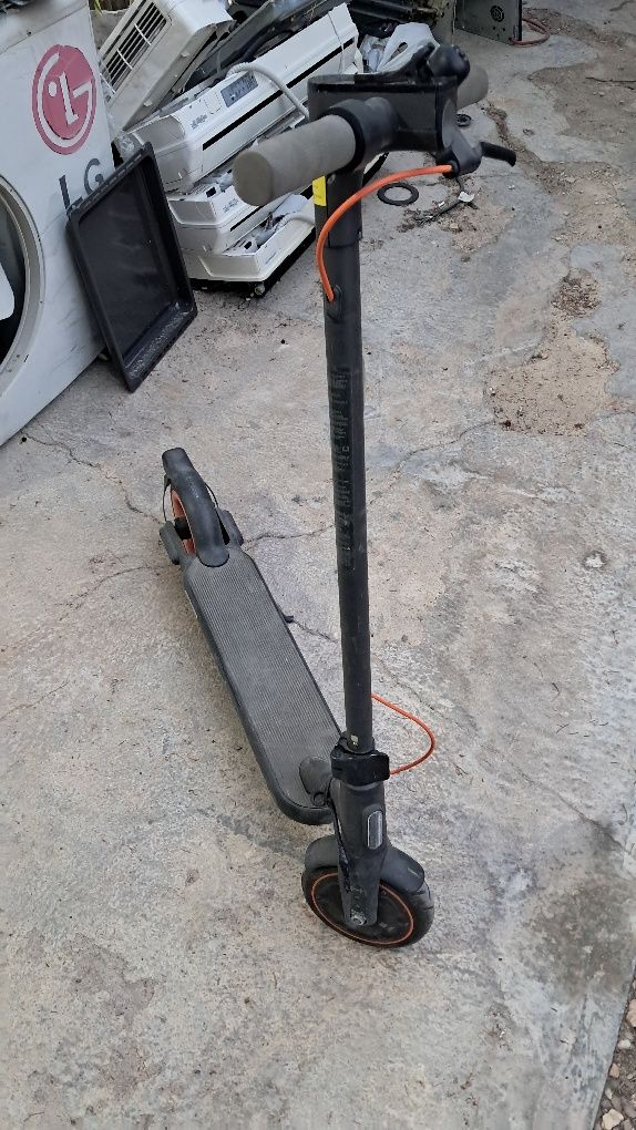 Trotinete elétrica avariada