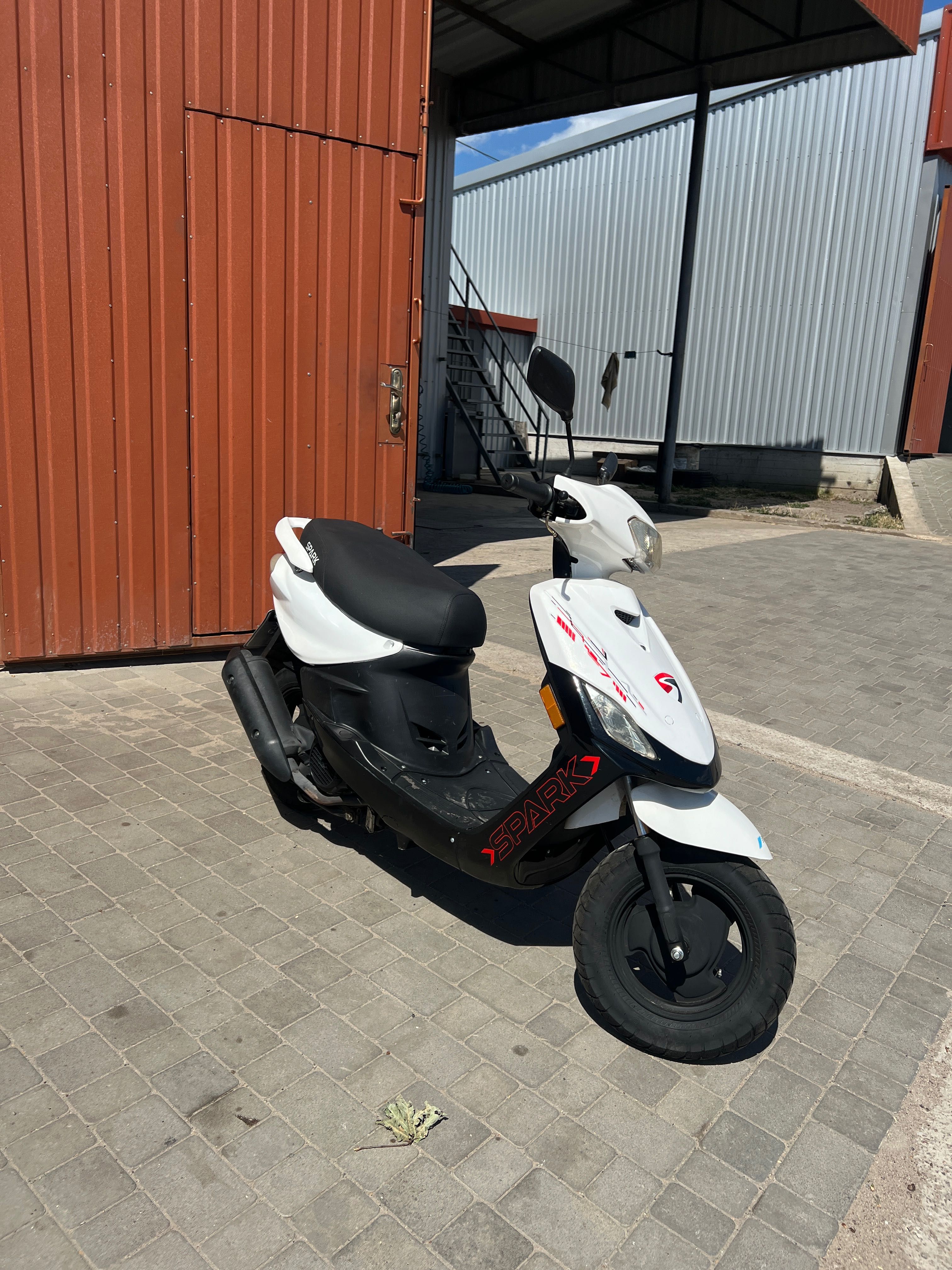Скутер spark 125
